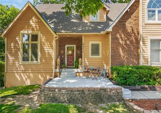 Photo 2 of Single family home for sale at 6511 Ridgeway Ave, Kansas City, MO 64133 | MLS# 2628912 | Listing updated on 2026-08-23