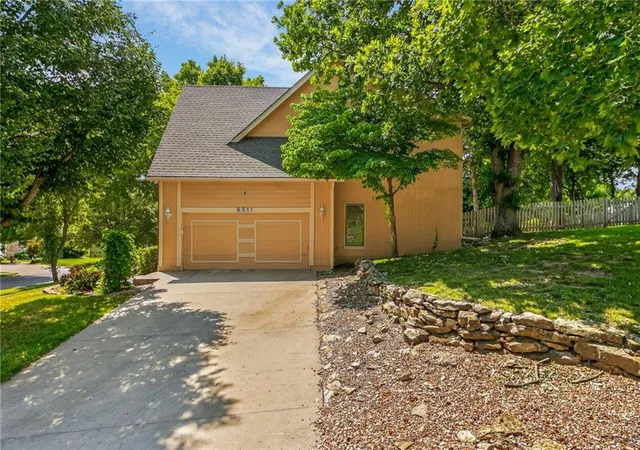 Photo 3 of Single family home for sale at 6511 Ridgeway Ave, Kansas City, MO 64133 | MLS# 2628912 | Listing updated on 2026-08-23