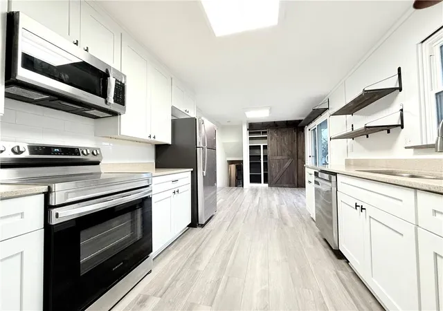 3rd image of 920 S New York Ave, Sedalia, MO 65301 | MLS# 2628929
