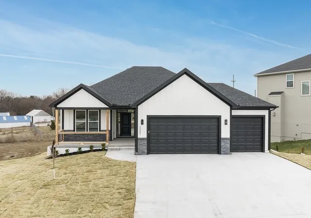 1st image of 12913 Sewell Ave, Kansas City, KS 66109 | MLS# 2628937