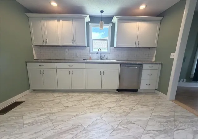 3rd image of 1304 Jackson St, Chillicothe, MO 64601 | MLS# 2628939