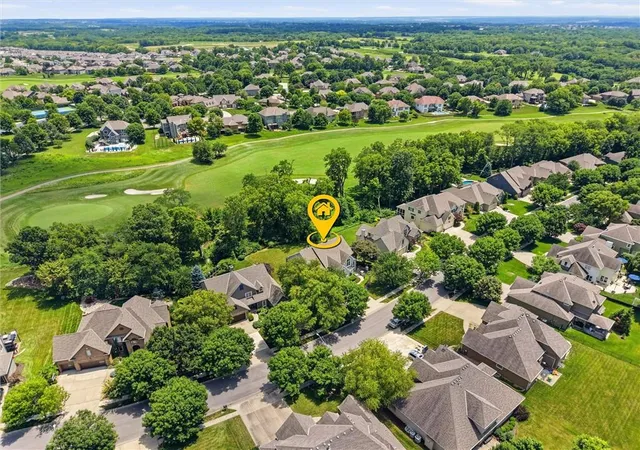2nd image of 10301 N Brooklyn Ave, Kansas City, MO 64155 | MLS# 2628945