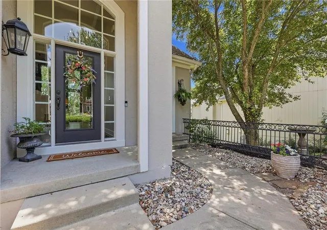 Photo 3 of Sale Pending at 10301 N Brooklyn Ave, Kansas City, MO 64155 | MLS# 2628945 | Listing updated on 2026-08-12