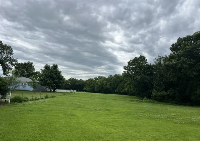 2nd image of 40162 Harmony Rd, Fontana, KS 66026 | MLS# 2628947