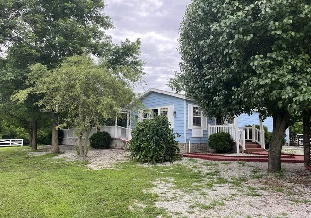 5th image of 40162 Harmony Rd, Fontana, KS 66026 | MLS# 2628947