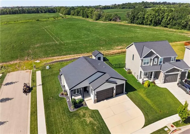3rd image of 31757 W 168Th Ct, Gardner, KS 66030 | MLS# 2628958