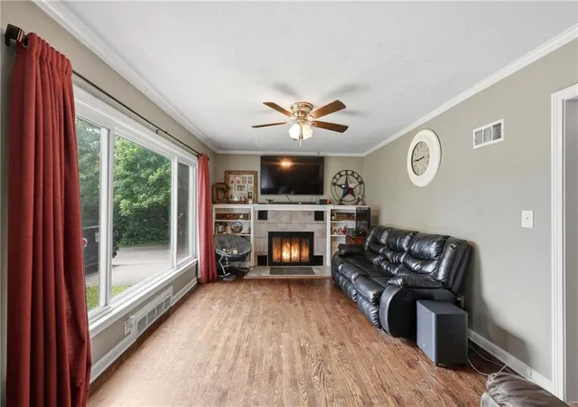 2nd image of 3321 Blue Ridge Blvd, Independence, MO 64052 | MLS# 2628961