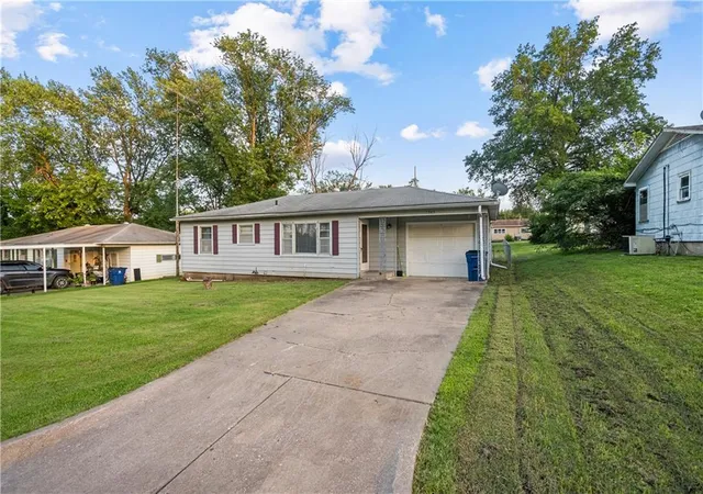 2nd image of 1305 Hibbard St, Coffeyville, KS 67337 | MLS# 2628964