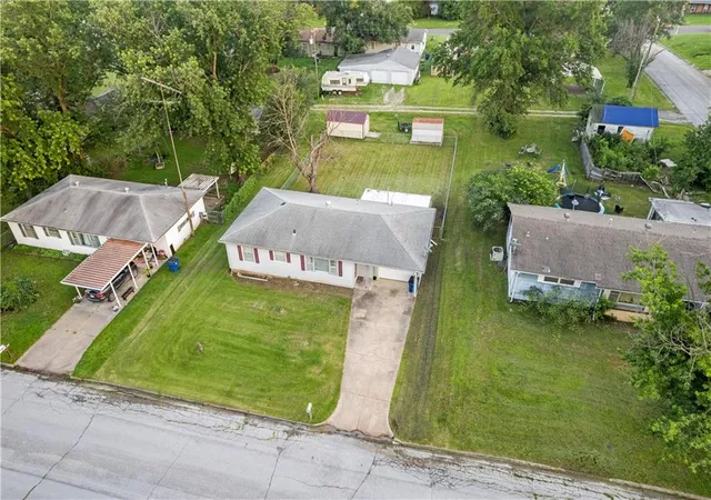 3rd image of 1305 Hibbard St, Coffeyville, KS 67337 | MLS# 2628964