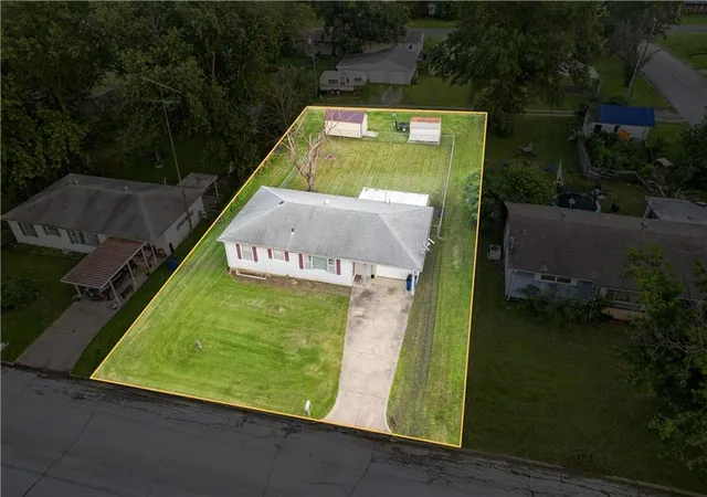4th image of 1305 Hibbard St, Coffeyville, KS 67337 | MLS# 2628964