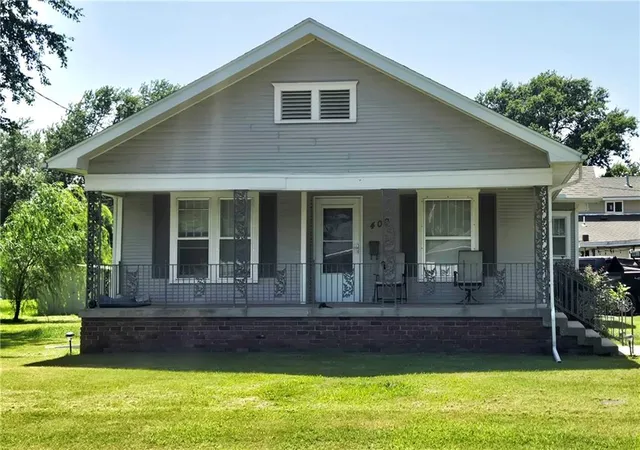 Homes for sale in Frontenac, KS | 400 S Mount Carmel Rd, Frontenac, KS 66763 | MLS# 2628966