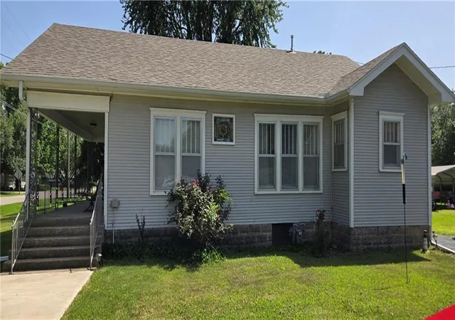 Homes for sale in Frontenac, KS | 400 S Mount Carmel Rd, Frontenac, KS 66763 | MLS# 2628966