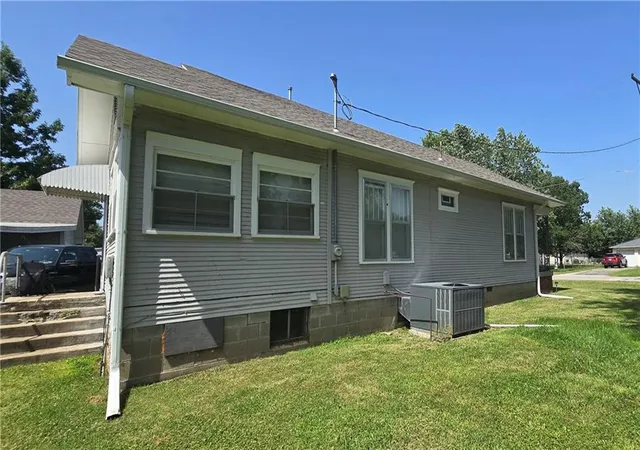 Homes for sale in Frontenac, KS | 400 S Mount Carmel Rd, Frontenac, KS 66763 | MLS# 2628966