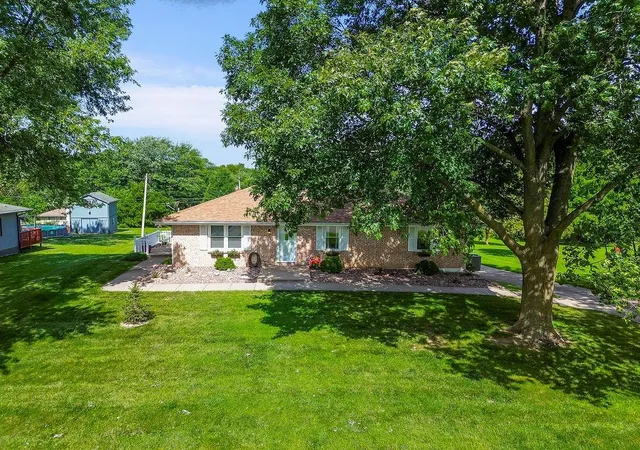 Homes for sale in Parkville, MO | 7606 Nw Pampas Ln, Parkville, MO 64152 | MLS# 2628967