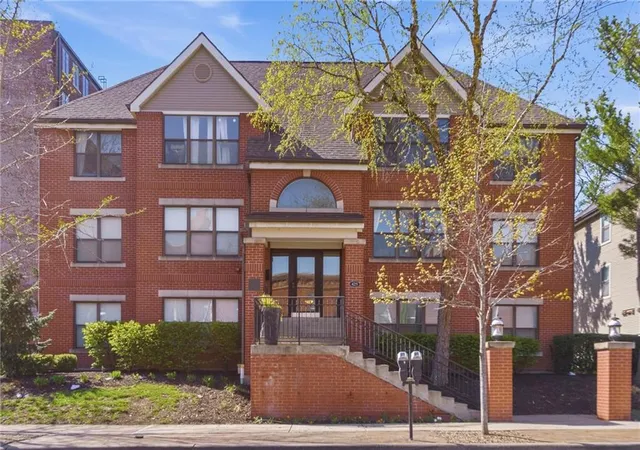1st image of 425 W 9th St #103, Kansas City, MO 64105 | MLS# 2628968