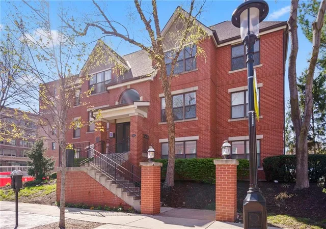 2nd image of 425 W 9th St #103, Kansas City, MO 64105 | MLS# 2628968