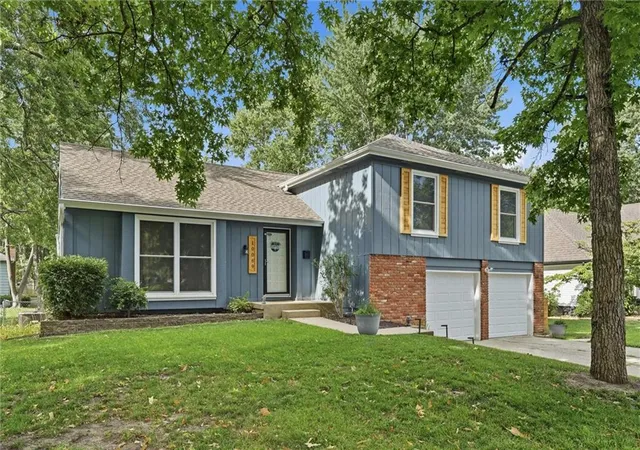 Homes for sale in Overland Park, KS | 10069 Bluejacket Dr, Overland Park, KS 66214 | MLS# 2628970