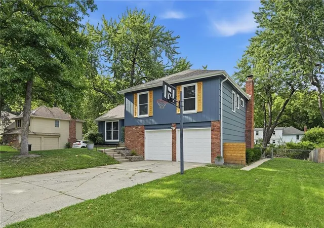 Homes for sale in Overland Park, KS | 10069 Bluejacket Dr, Overland Park, KS 66214 | MLS# 2628970