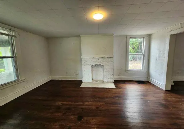 3rd image of 2920 Garfield Ave, Kansas City, MO 64109 | MLS# 2628975