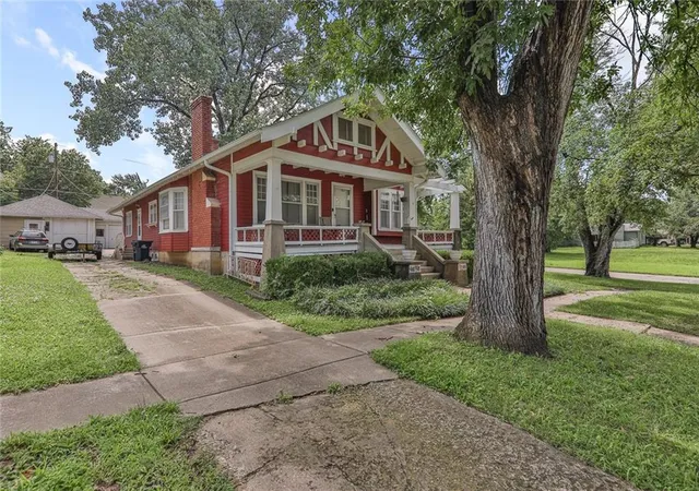 Homes for sale in Independence, KS | 416 S 6th St, Independence, KS 67301 | MLS# 2628977