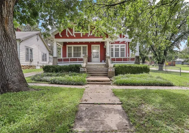 Homes for sale in Independence, KS | 416 S 6th St, Independence, KS 67301 | MLS# 2628977