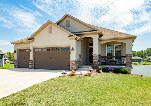1st image of 1112 Sw Crabtree Cir, Oak Grove, MO 64075 | MLS# 2628978