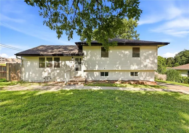 Homes for sale in Kansas City, MO | 4142 N Lister Ave, Kansas City, MO 64117 | MLS# 2628982