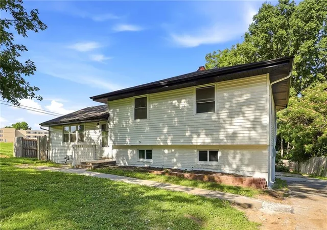Homes for sale in Kansas City, MO | 4142 N Lister Ave, Kansas City, MO 64117 | MLS# 2628982