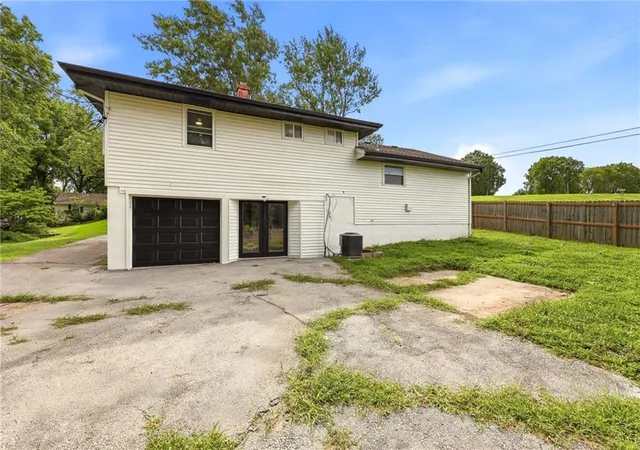 Homes for sale in Kansas City, MO | 4142 N Lister Ave, Kansas City, MO 64117 | MLS# 2628982