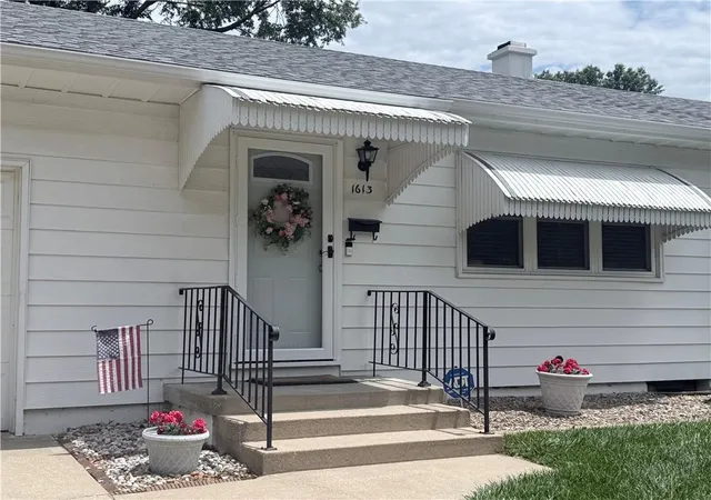 3rd image of 1613 N Mccoy St, Independence, MO 64050 | MLS# 2628991