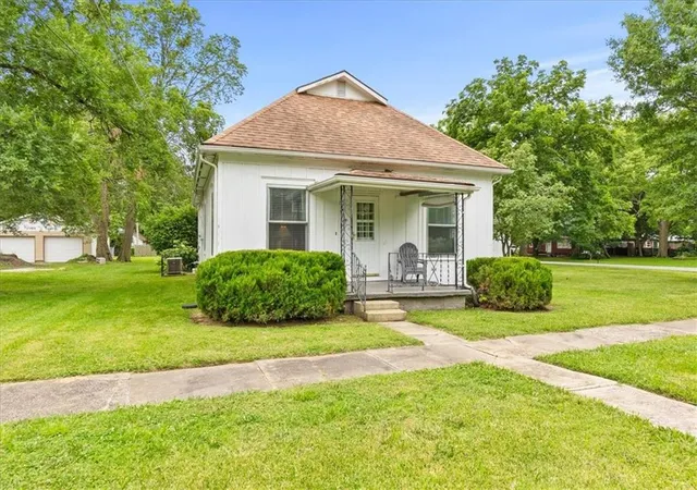 Photo 2 of Single family home for sale at 340 W 3rd Street, Wellsville, KS 66092 | MLS# 2629003 | Listing updated on 2026-07-16