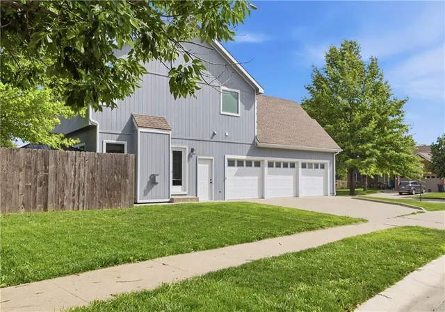 Homes for sale in Basehor, KS | 1820 N 160th St, Basehor, KS 66007 | MLS# 2629018