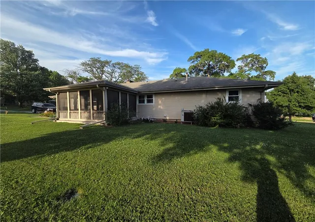 4th image of 1820 Country Club Dr, Chillicothe, MO 64601 | MLS# 2629020