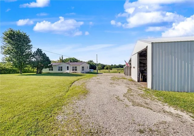Homes for sale in Wellsville, KS | 3762 Thomas Rd Thomas Rd, Wellsville, KS 66092 | MLS# 2629021