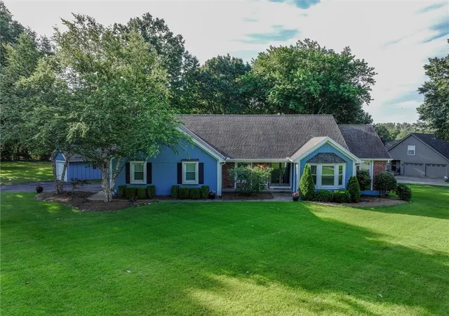 Homes for sale in Stilwell, KS | 15915 Riggs Rd, Stilwell, KS 66085 | MLS# 2629022