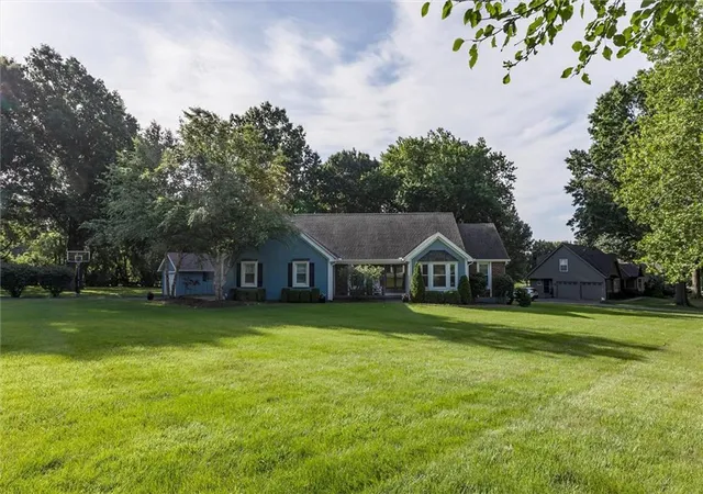 Homes for sale in Stilwell, KS | 15915 Riggs Rd, Stilwell, KS 66085 | MLS# 2629022