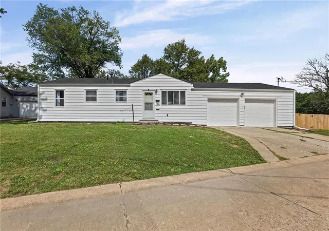 Homes for sale in Osawatomie, KS | 106 15th St, Osawatomie, KS 66064 | MLS# 2629023
