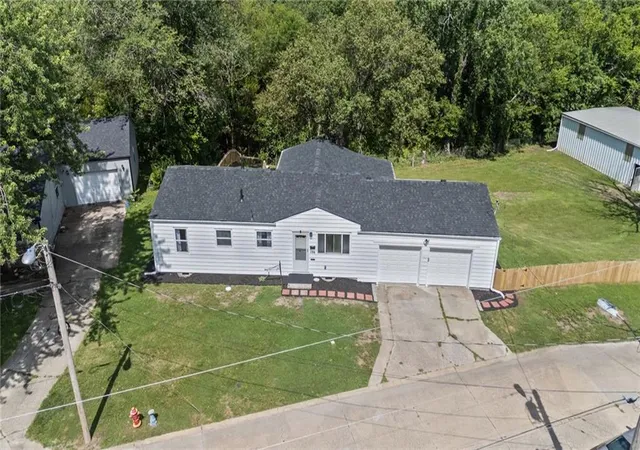Homes for sale in Osawatomie, KS | 106 15Th St, Osawatomie, KS 66064 | MLS# 2629023