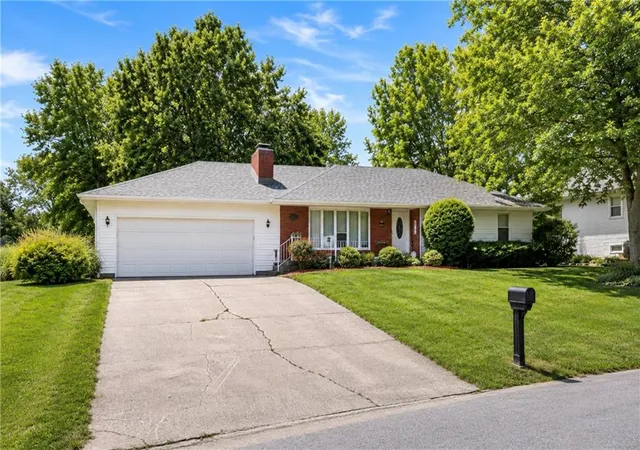 Homes for sale in Carrollton, MO | 1114 Hilltop Dr, Carrollton, MO 64633 | MLS# 2629028