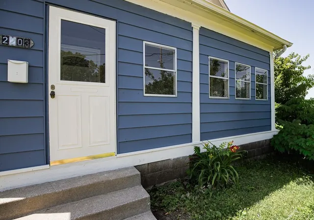 Photo 3 of Single family home for sale at 2203 E 37 Street, Kansas City, MO 64109 | MLS# 2629029 | Listing updated on 2026-07-16