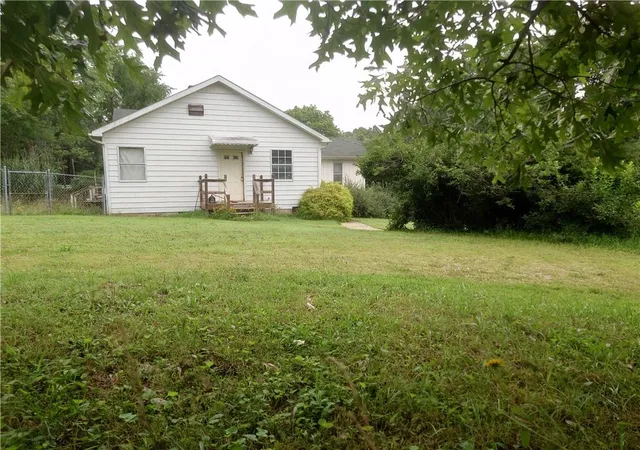 Homes for sale in Poplar Bluff, MO | 2915 Cravens Rd, Poplar Bluff, MO 63901 | MLS# 2629033