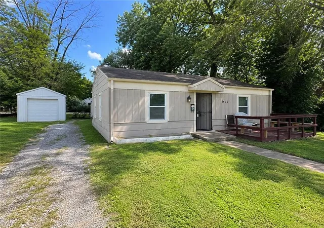 Homes for sale in Kansas City, MO | 5417 College Ave, Kansas City, MO 64130 | MLS# 2629035