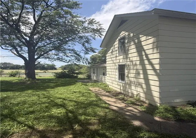 2nd image of 522 N Main St, Blackburn, MO 65321 | MLS# 2629044