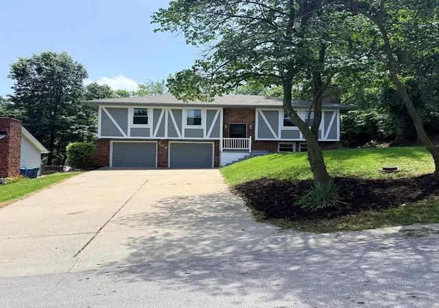 Homes for sale in Liberty, MO | 709 Elm St, Liberty, MO 64068 | MLS# 2629045