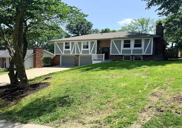 Homes for sale in Liberty, MO | 709 Elm St, Liberty, MO 64068 | MLS# 2629045