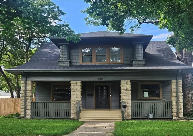 Homes for sale in Ottawa, KS | 315 W 4th St, Ottawa, KS 66067 | MLS# 2629048