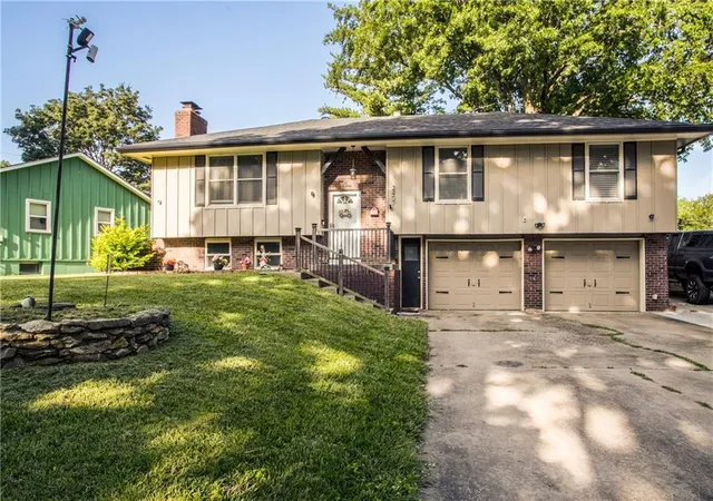 Photo 2 of Single family home for sale at 2407 Nw 5th Street, Blue Springs, MO 64014 | MLS# 2629055 | Listing updated on 2026-08-02