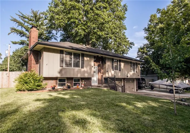 Photo 3 of Single family home for sale at 2407 Nw 5th Street, Blue Springs, MO 64014 | MLS# 2629055 | Listing updated on 2026-08-02