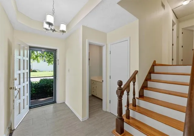 5th image of 10215 W 101St St, Overland Park, KS 66212 | MLS# 2629057