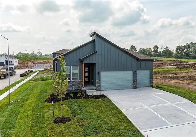 1st image of 369 Sw Amara Dr, Blue Springs, MO 64064 | MLS# 2629058